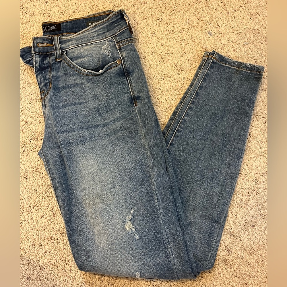 Comfy skinny ripped jeans